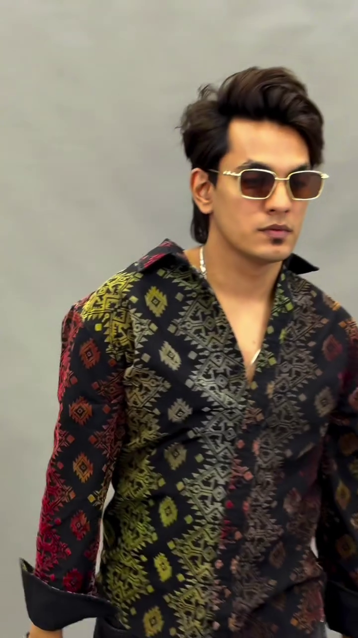 Men Slim Fit Opaque Printed Casual Shirt - Image 3