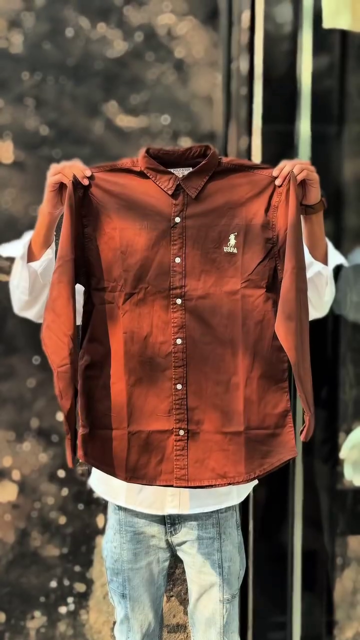 Men Manhattan Fit Spread Collar Solid Cotton Casual Shirt