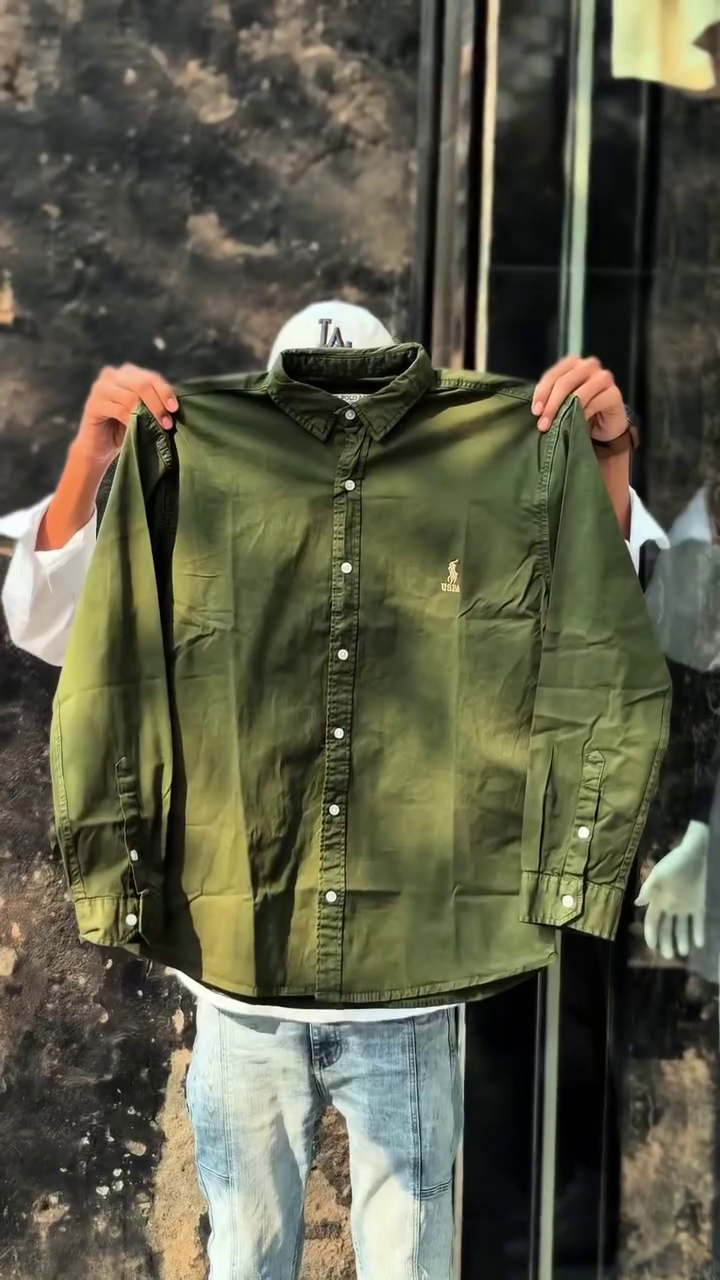 Men Manhattan Fit Spread Collar Solid Cotton Casual Shirt - Image 3