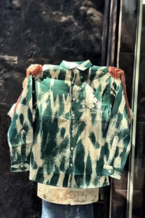 Men Opaque Printed Casual Relaxed Fit Shirt
