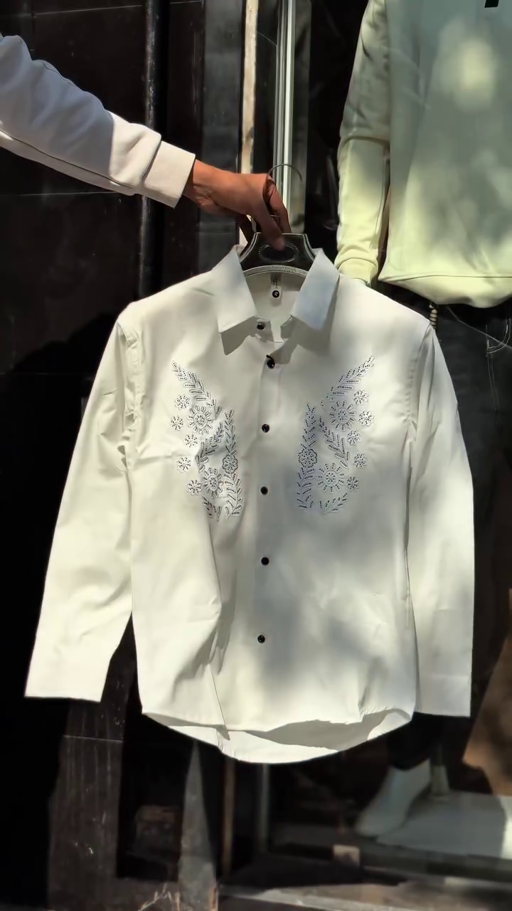 Men Standard Slim Fit Solid Spread Collar Party Shirt