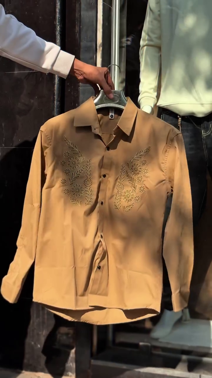 Men Standard Slim Fit Solid Spread Collar Party Shirt - Image 3